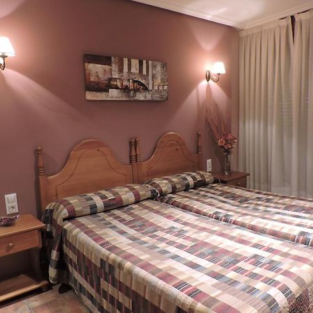 Hostal Villa De Navarrete Extérieur photo