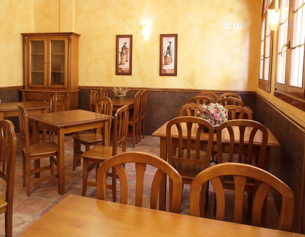 Hostal Villa De Navarrete Extérieur photo