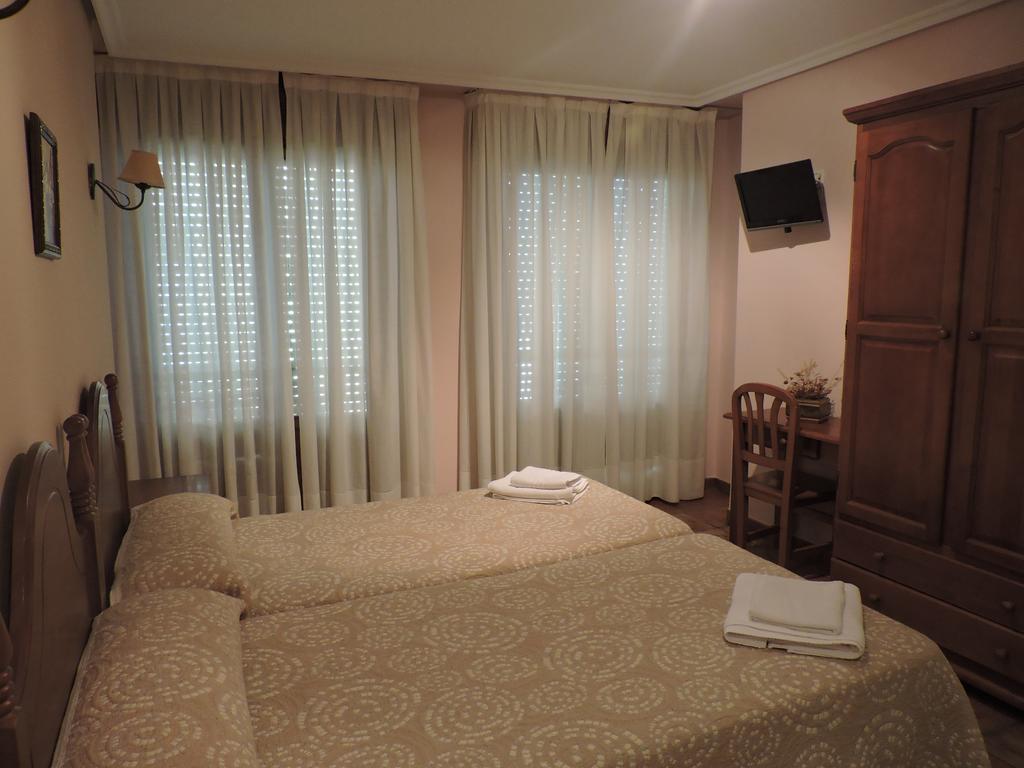 Hostal Villa De Navarrete Extérieur photo
