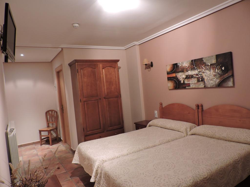 Hostal Villa De Navarrete Extérieur photo