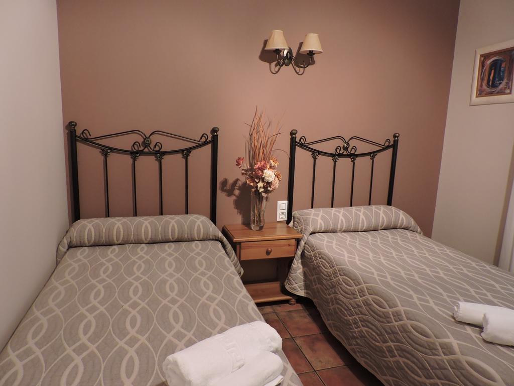 Hostal Villa De Navarrete Extérieur photo