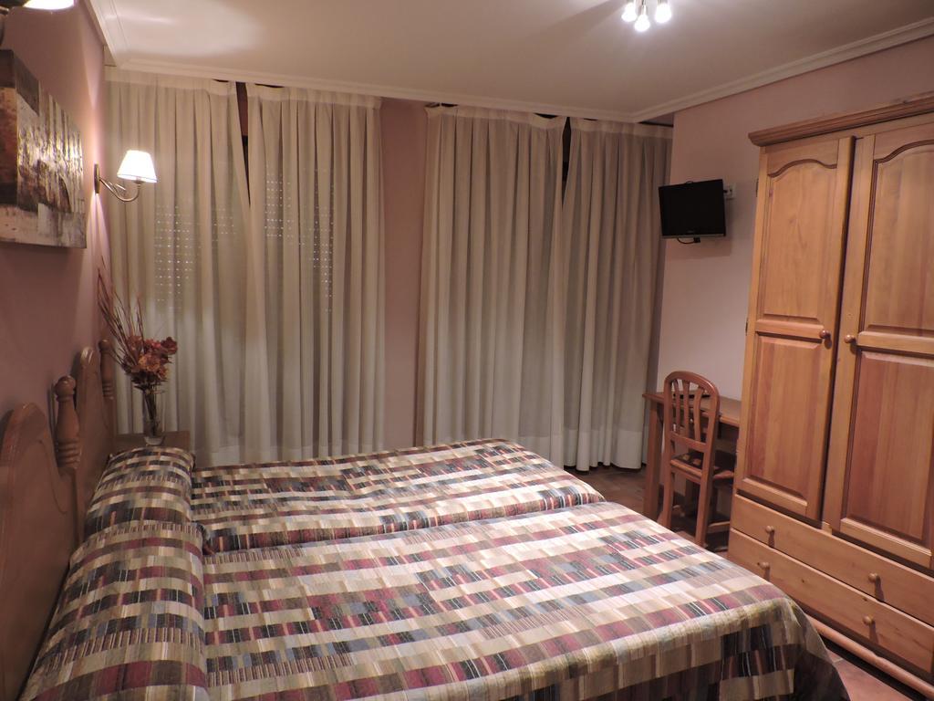 Hostal Villa De Navarrete Extérieur photo