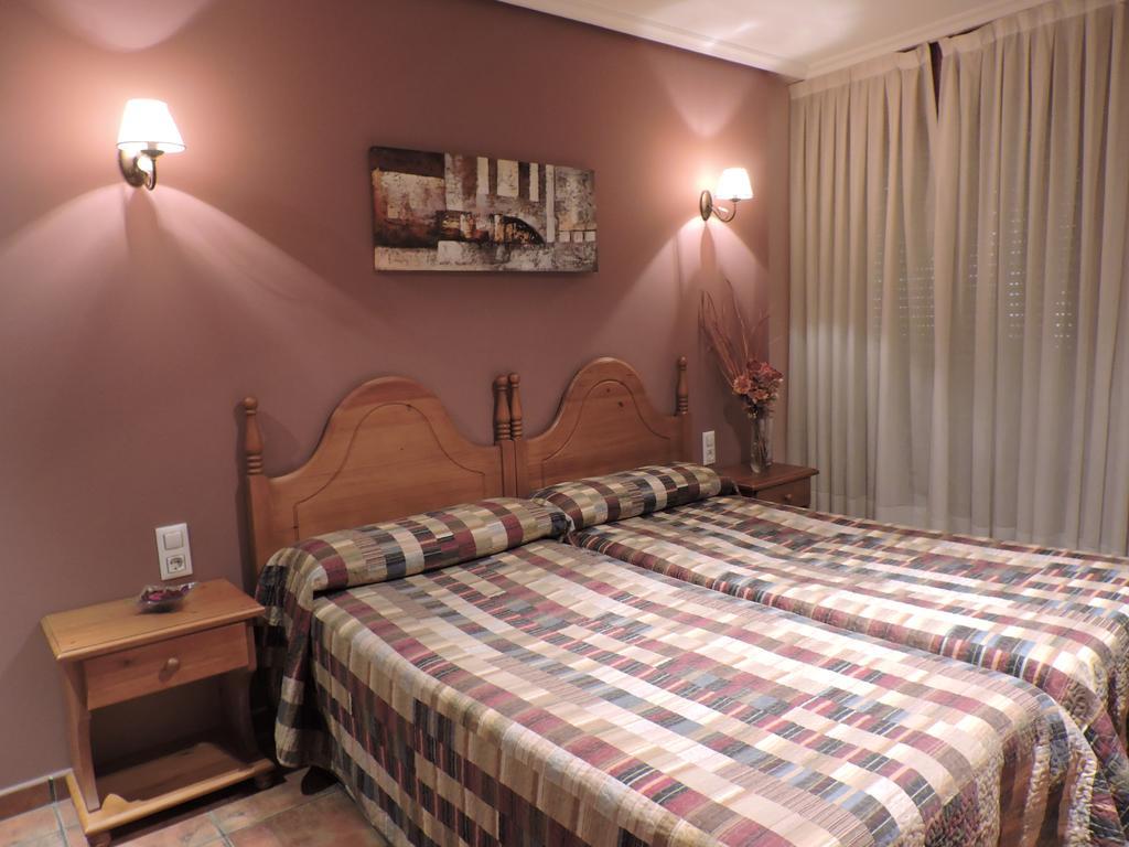 Hostal Villa De Navarrete Extérieur photo